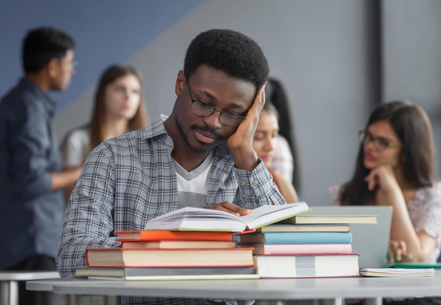 Finanzplanung Webinar Teilnehmer bei der gemeinsamen Diskussion über Vermögensstrategien